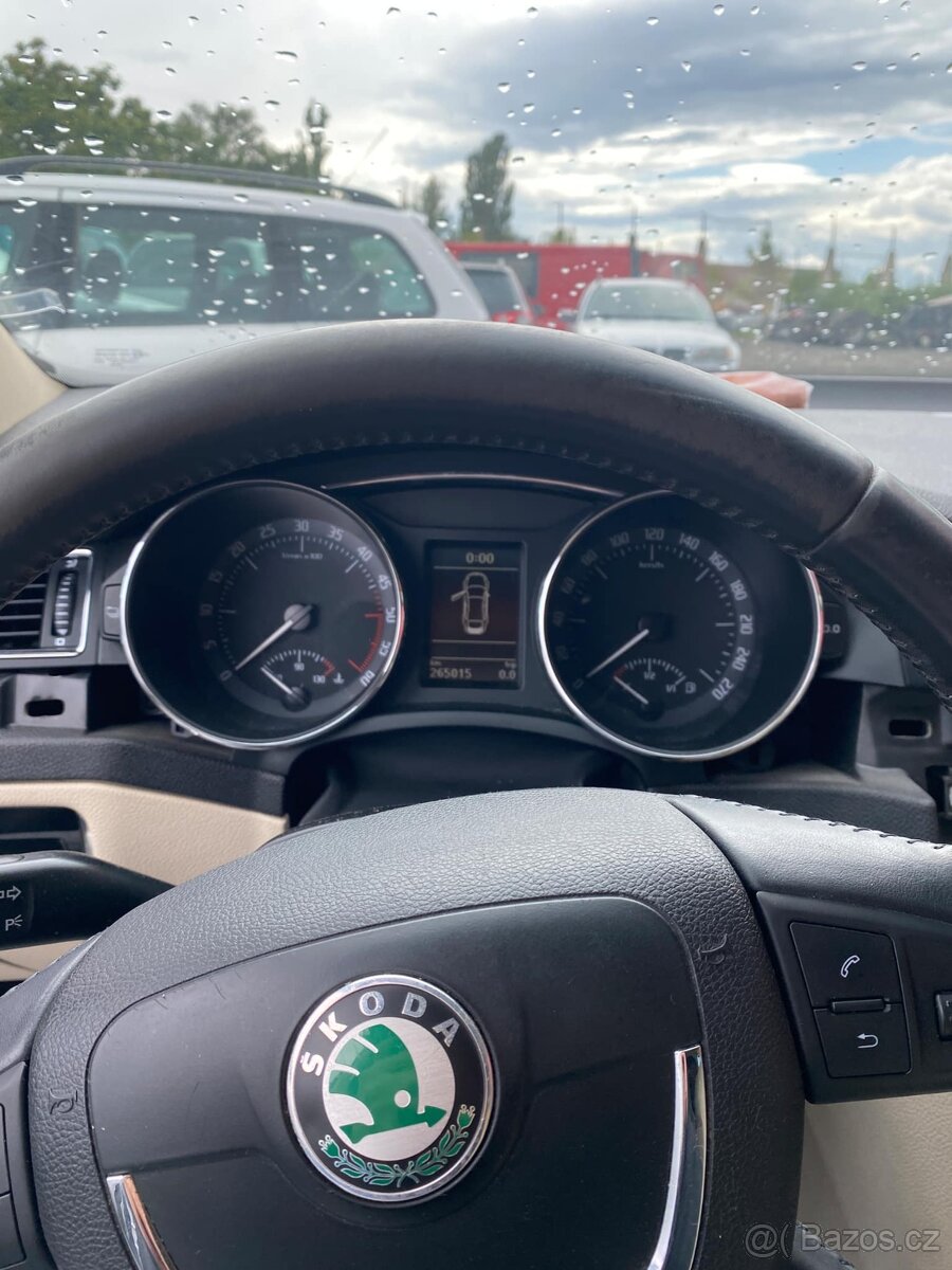 SKODA SUPERB 2 před fl Přístrojová deska