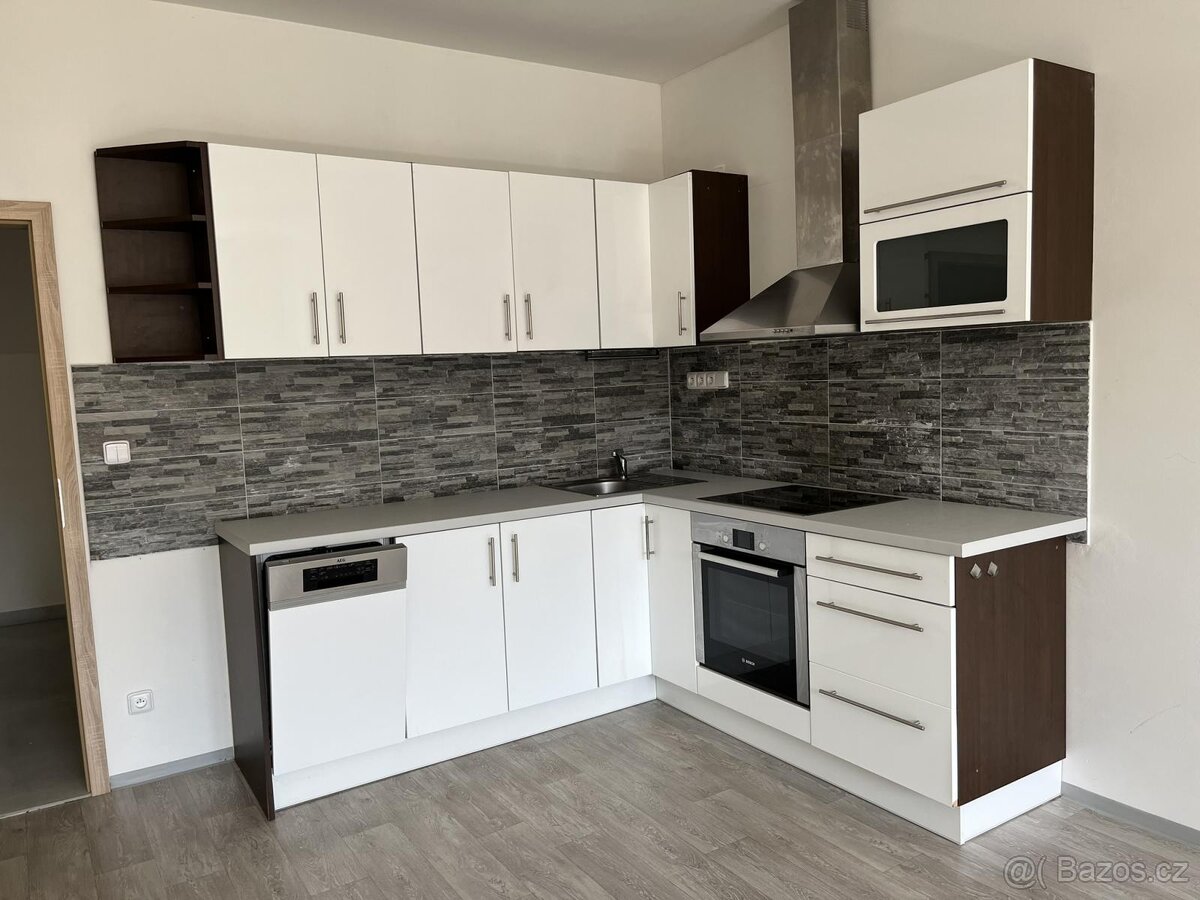 Pronájem bytu 1+kk, 41 m2 Generála R. Tesaříka 347/11, Příbr