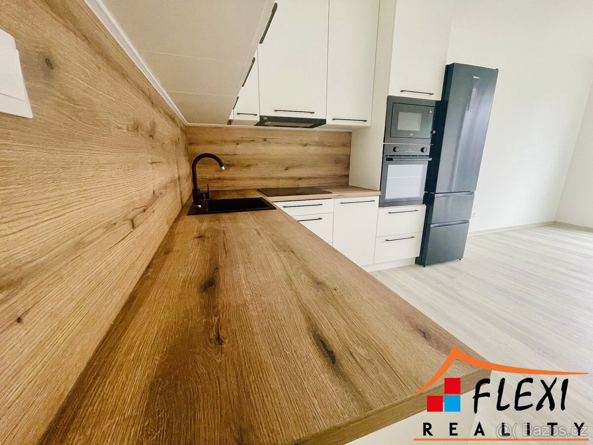 Pronájem bytu 1+kk, 32 m² vč. parkování - Ostrava - Slezská 