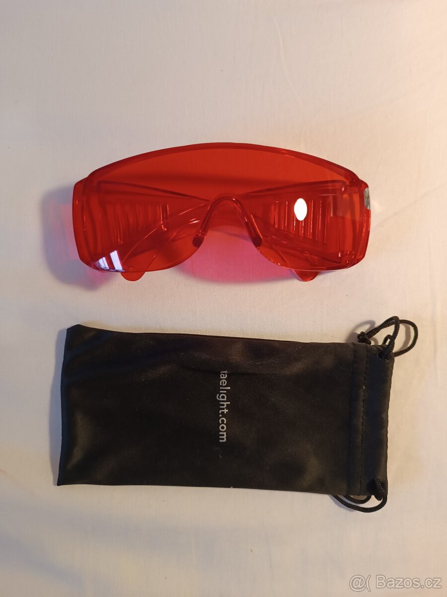 Červené brýle - světlé, Hynek Medřický