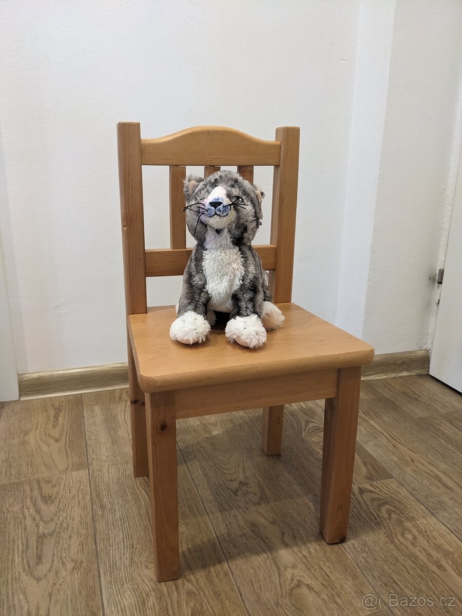 🪑 Dřevěná dětská židlička + plyšová kočička zdarma