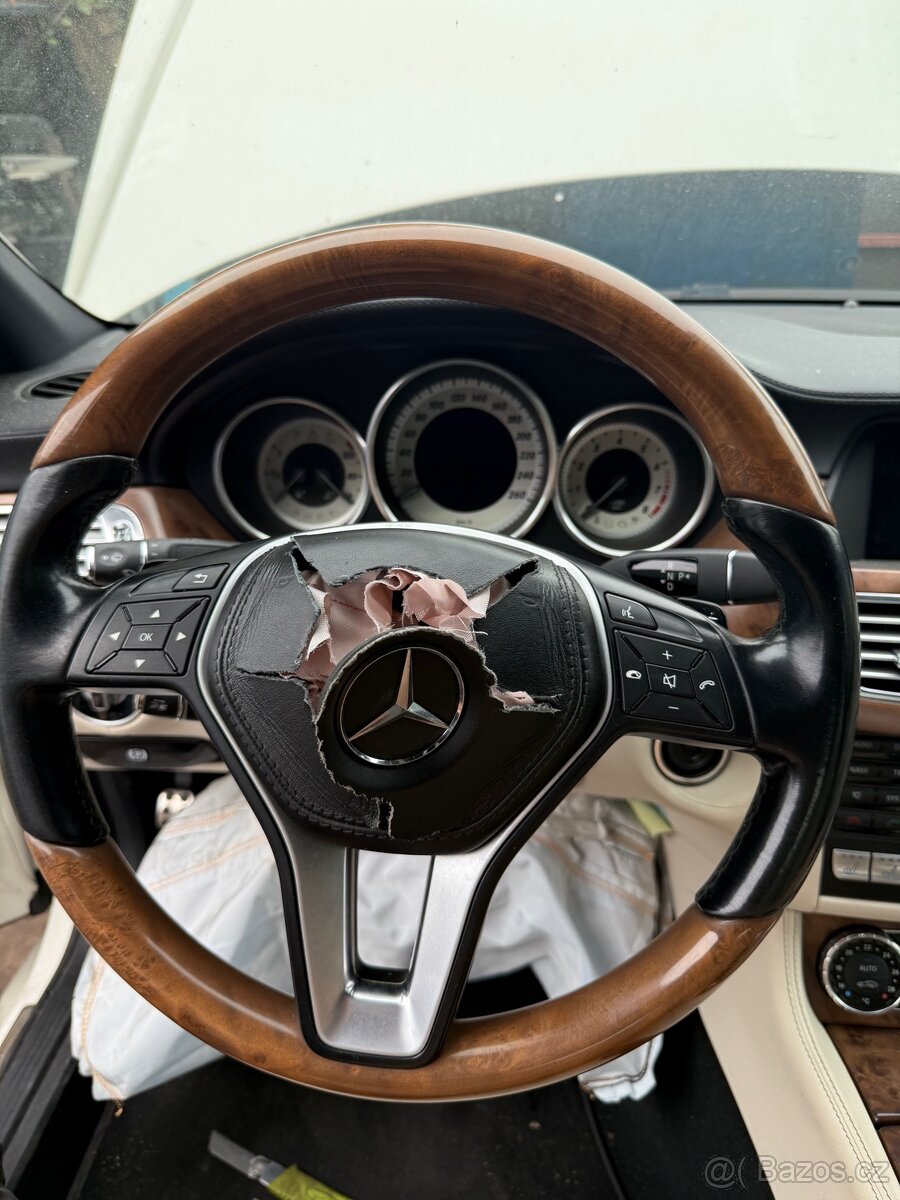 Dřevěný volant s pádly pro řazení Mercedes W207 W212 W218CLS