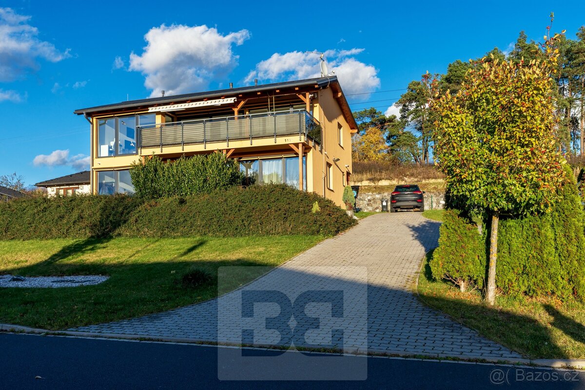 Prodej patrového rodinného domu se zaradou v Třemošné, 1270m