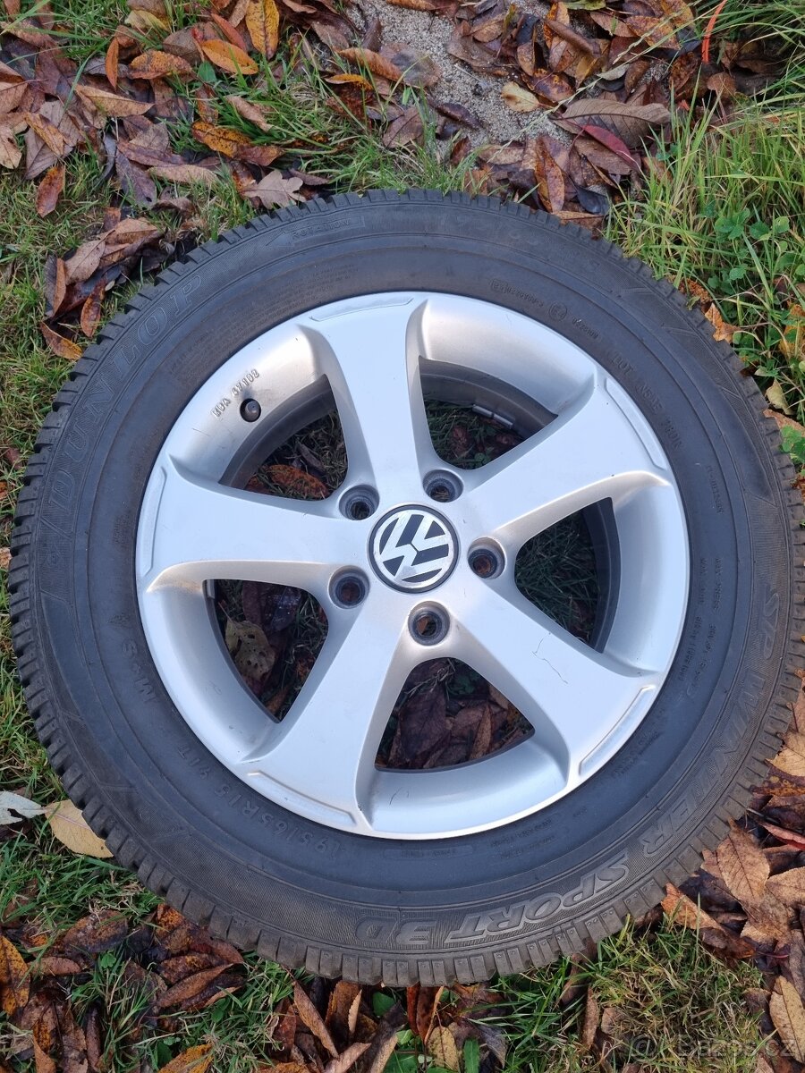 Litá kola VW golf 6 R15 5x112 zimní gumy