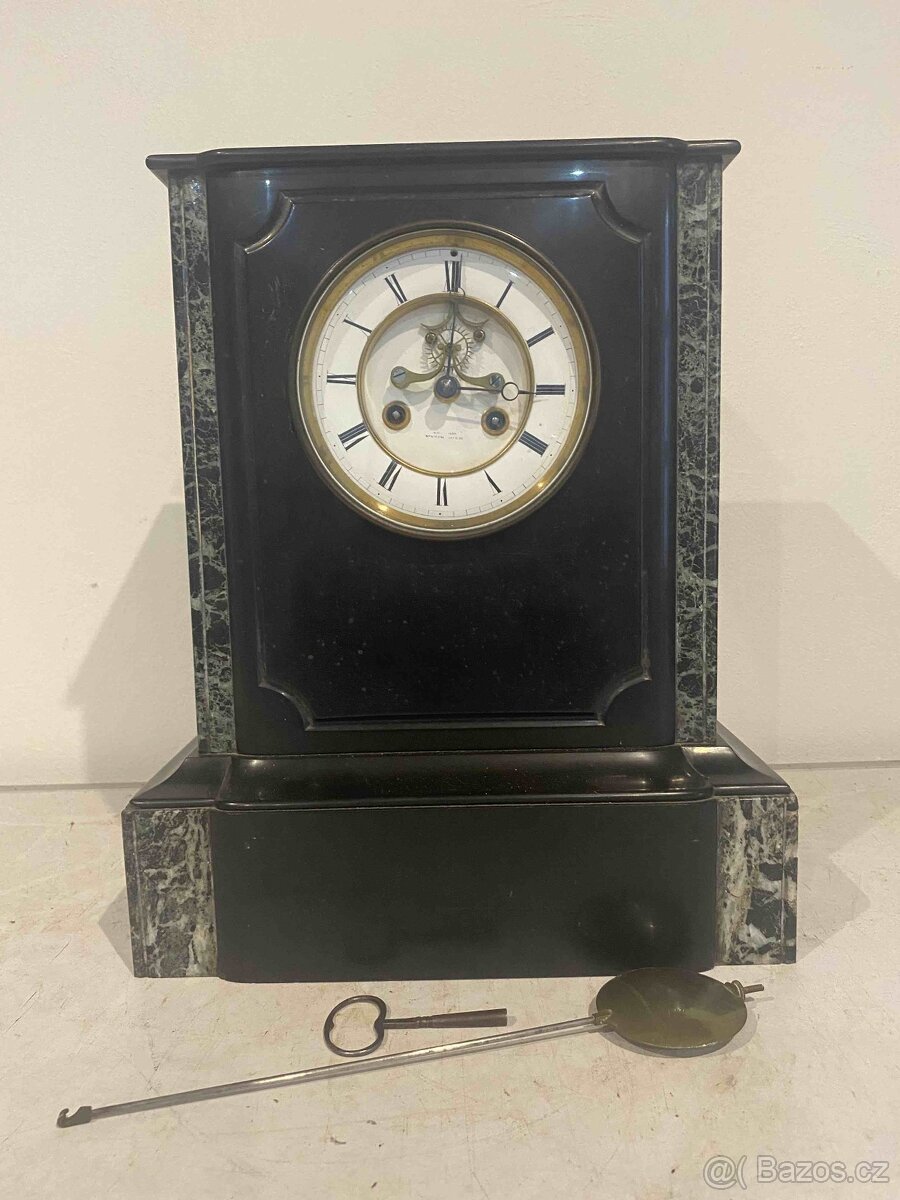 Antické mechanické krbové hodiny