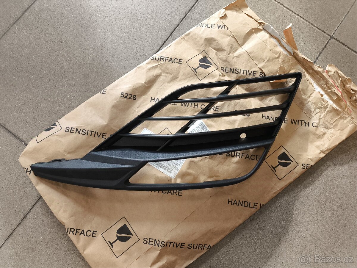 Nová pravá přední mřížka Seat Leon 2012-2020