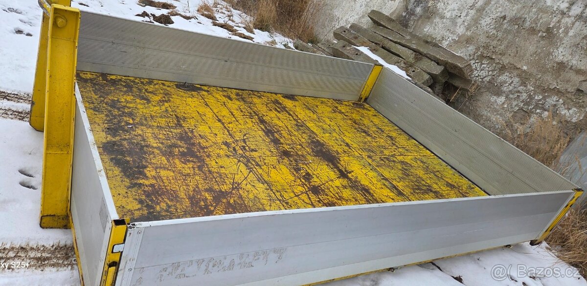 KONTEJNER BOČNICOVÝ