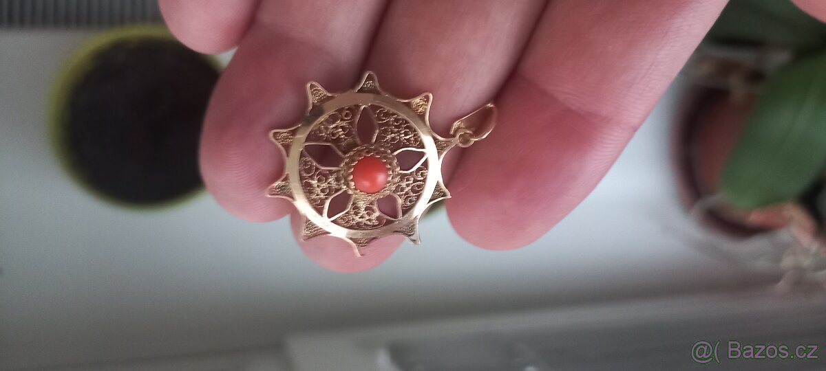 Zlatý přívěsek 14karát