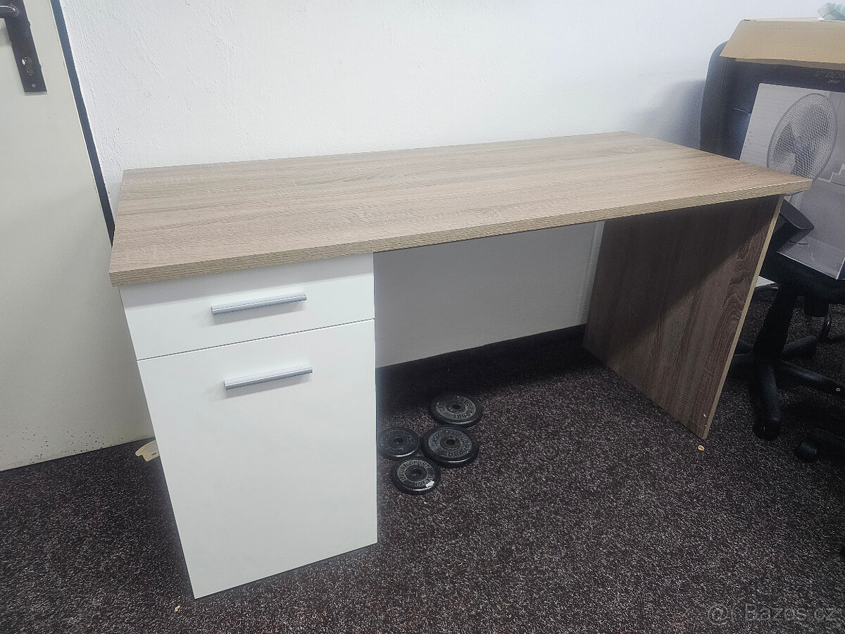 Kancelářský stůl bílý