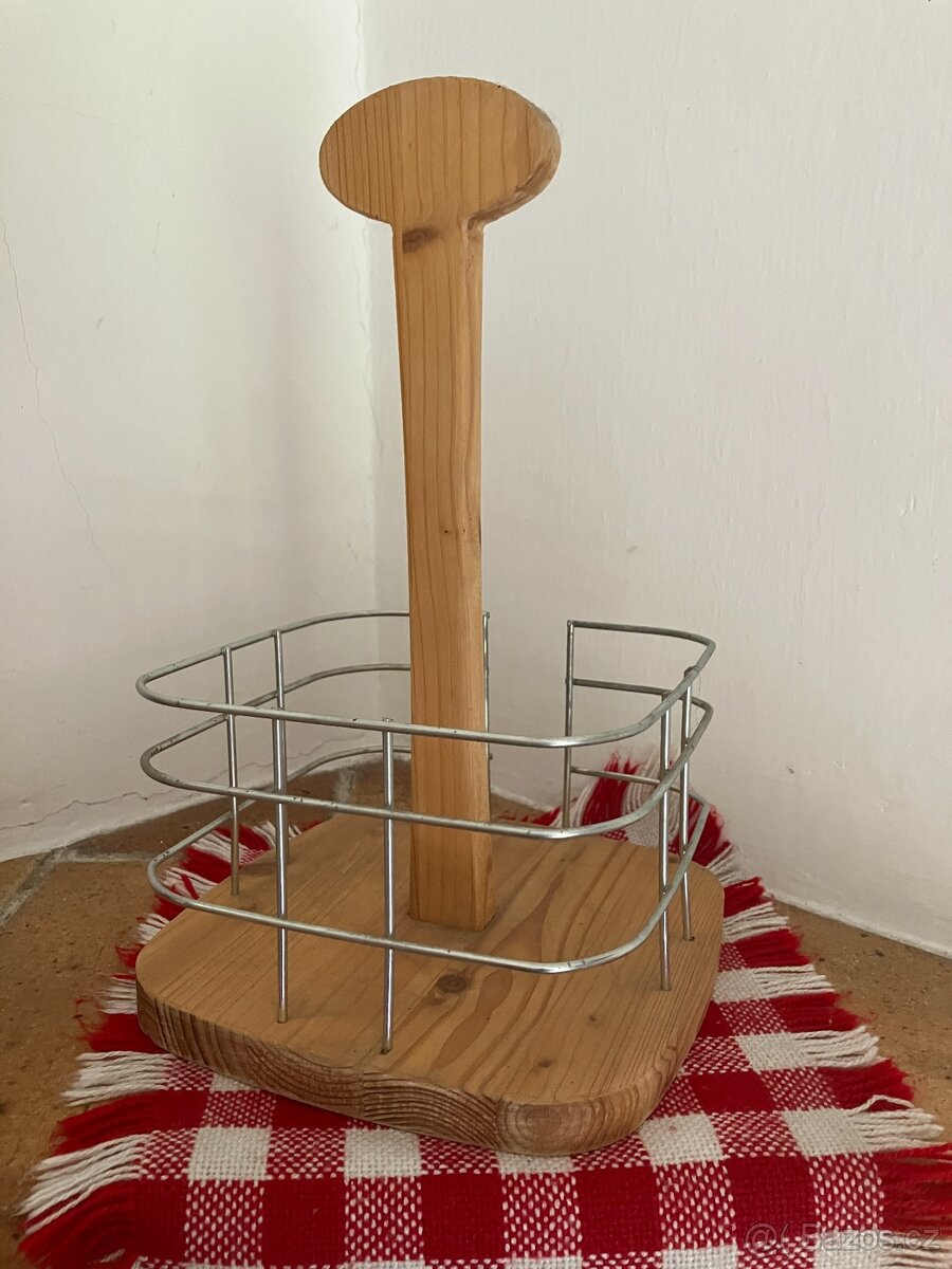 Stojánek na dochucovadla a kořenky