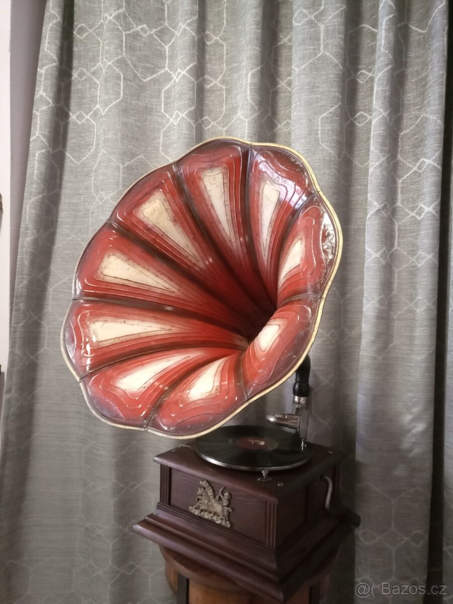 Gramofon s troubou