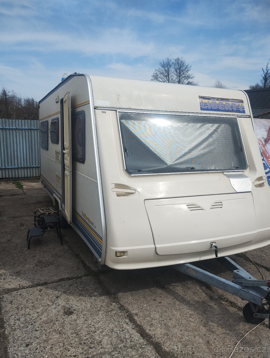 Obytný přívěs karavan
