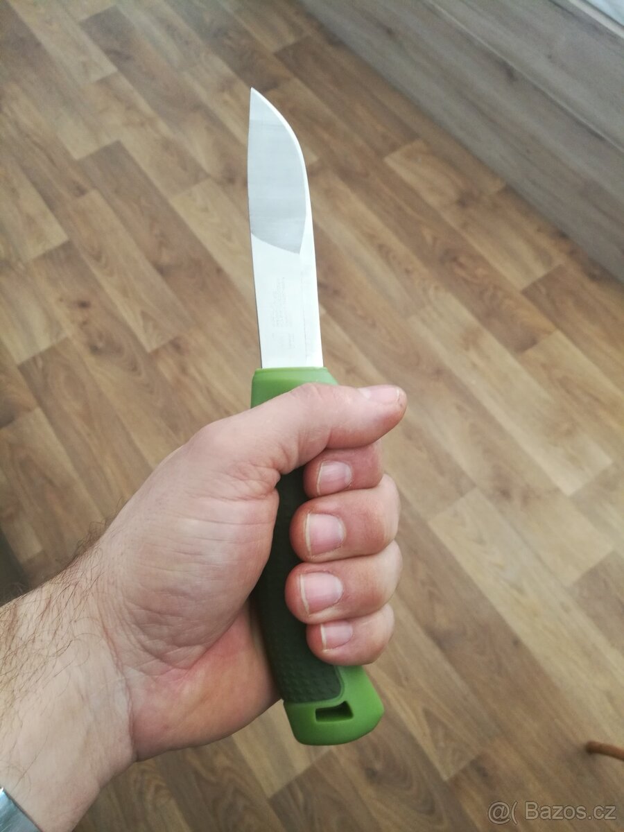 Nůž pevný