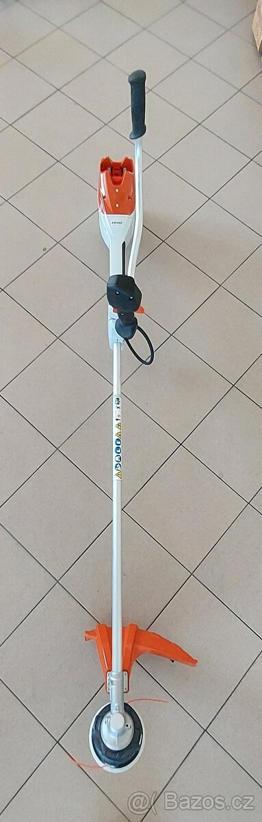 Křovinořez STIHL FSA 200 + nabíječka + baterie
