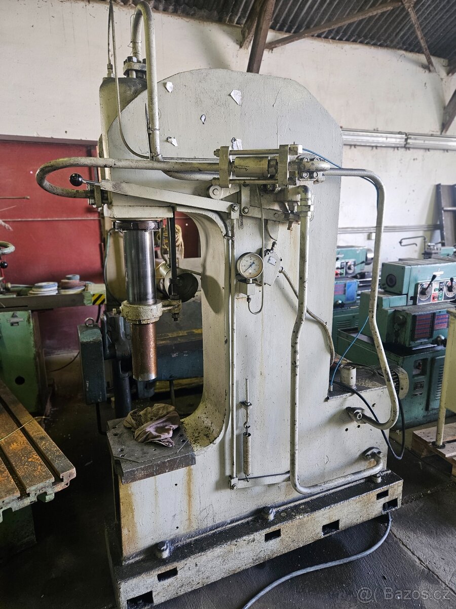 Hydraulický lis CDC 30 v.č. 4-4642