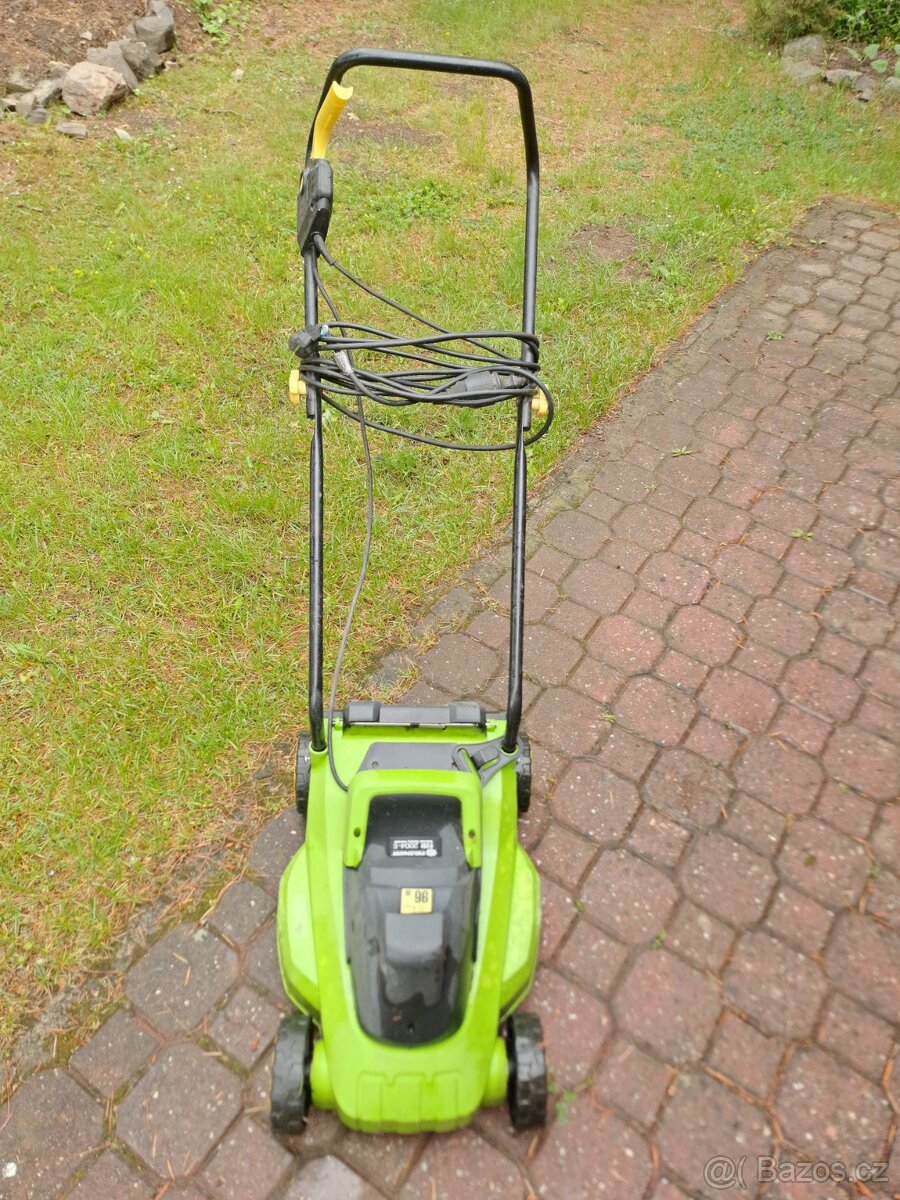 Elektrická sekačka na trávu