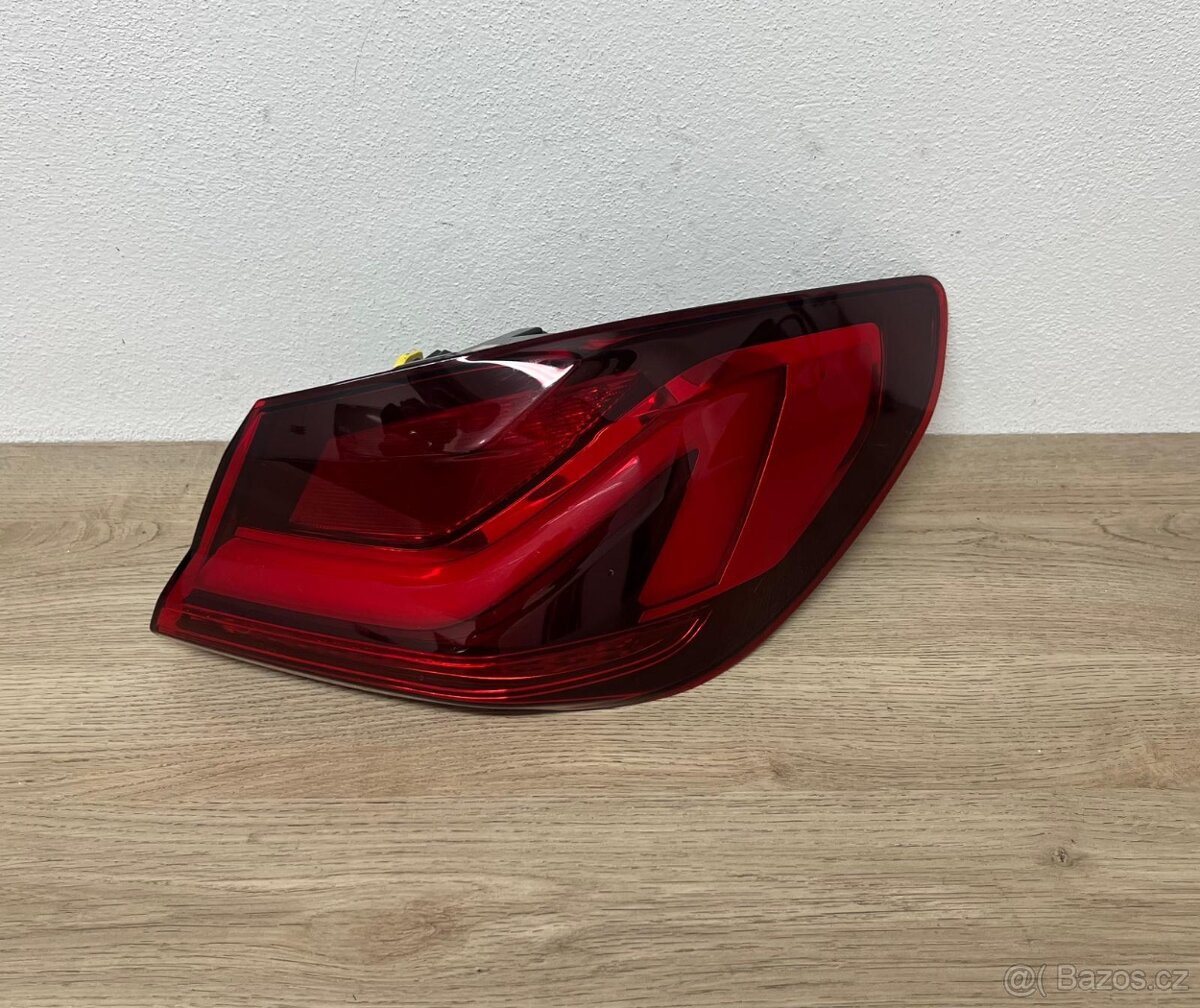 BMW F40 zadní světlo