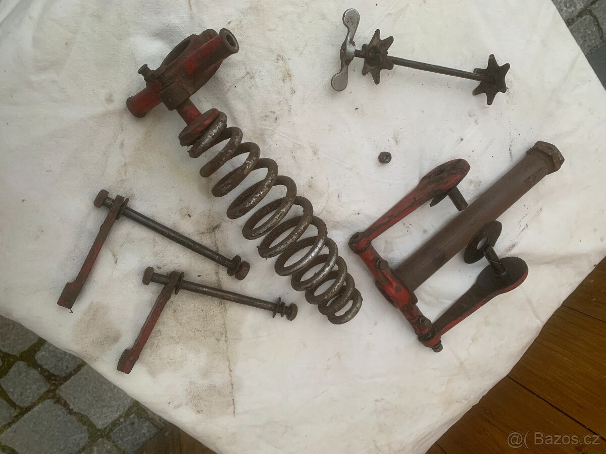 Prodám Jawa Robot krk rámu vahadla šrouby pružina