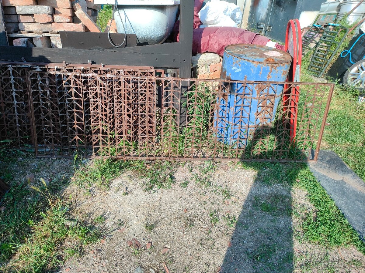 Plot, balkonové zábradlí