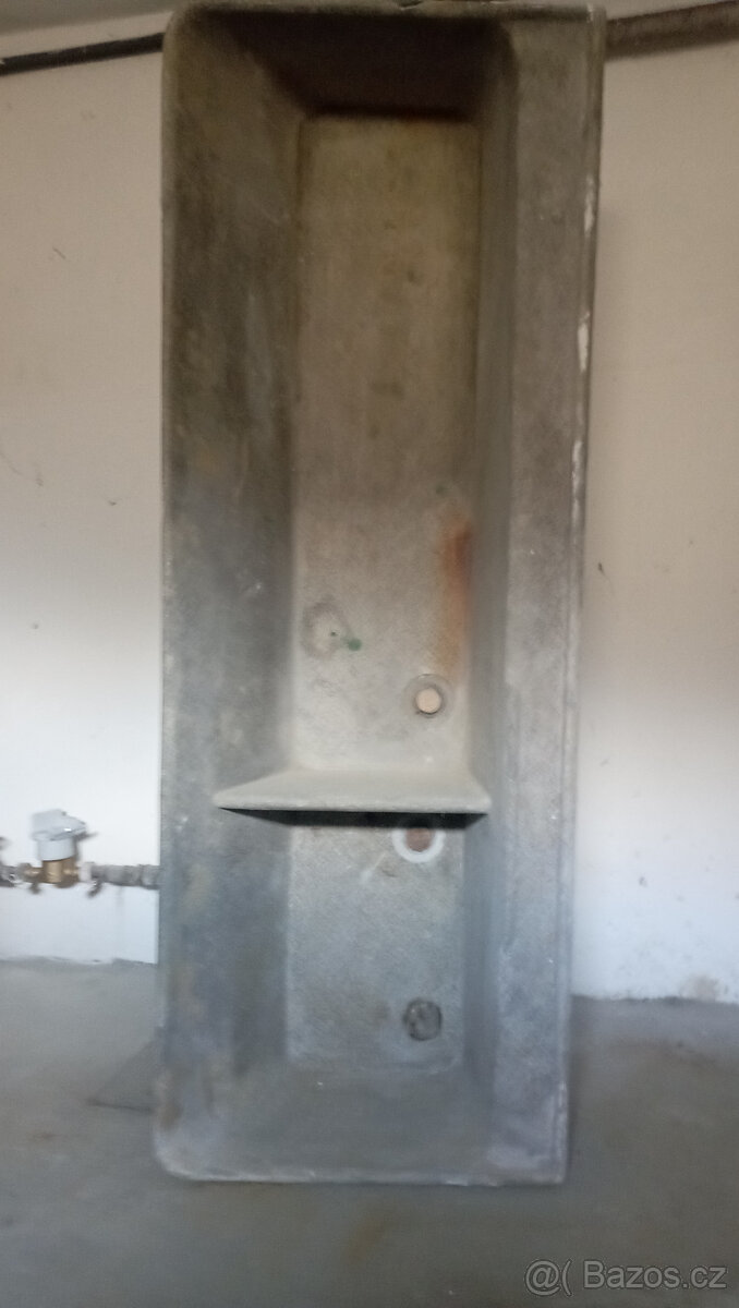 prodám betonovou vanu do zahrady