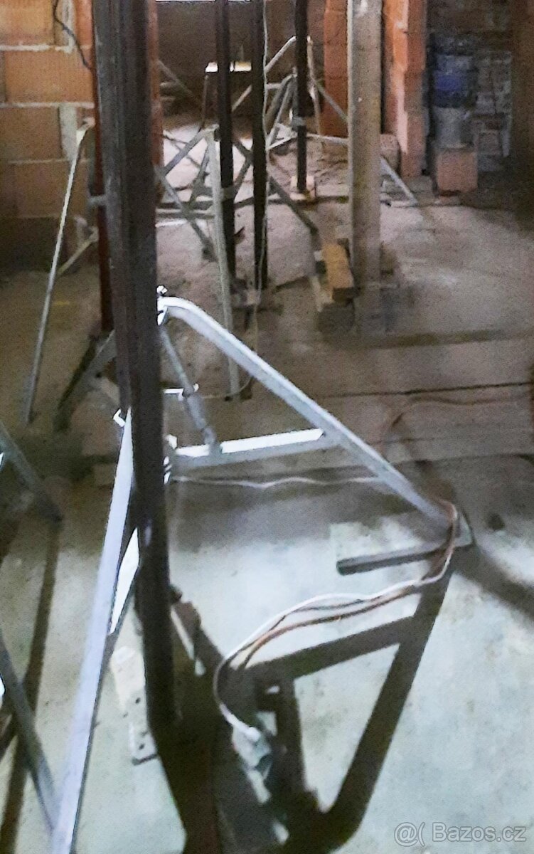TROJNOŽKA STAVEBNÍ , stativ