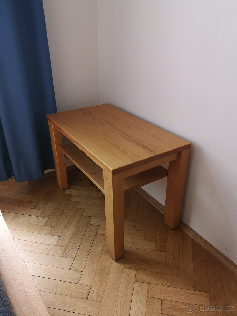 Dětský stůl z masivniho dřeva