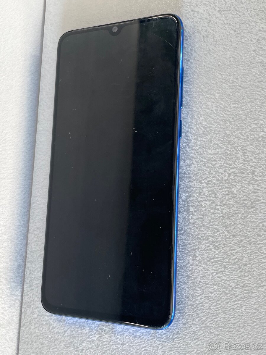 MI 9 lite mobilni telefon