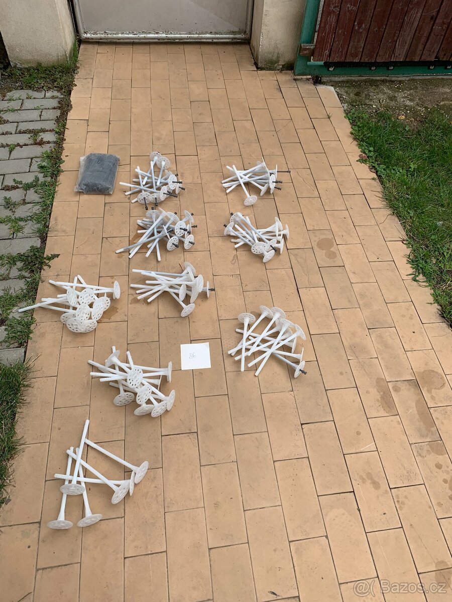 Terče na polystyrén vše na fotce 86 ks. Praha 6.