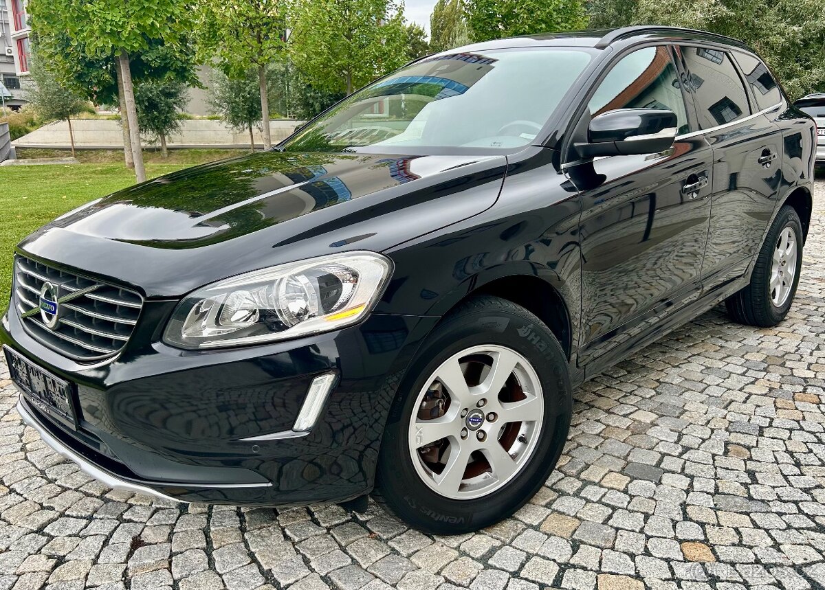 VOLVO XC60 2.0D3 5VÁLCE-AUTOMAT-KUŽE-NAVI-PANORAMA-TAŽENÉ