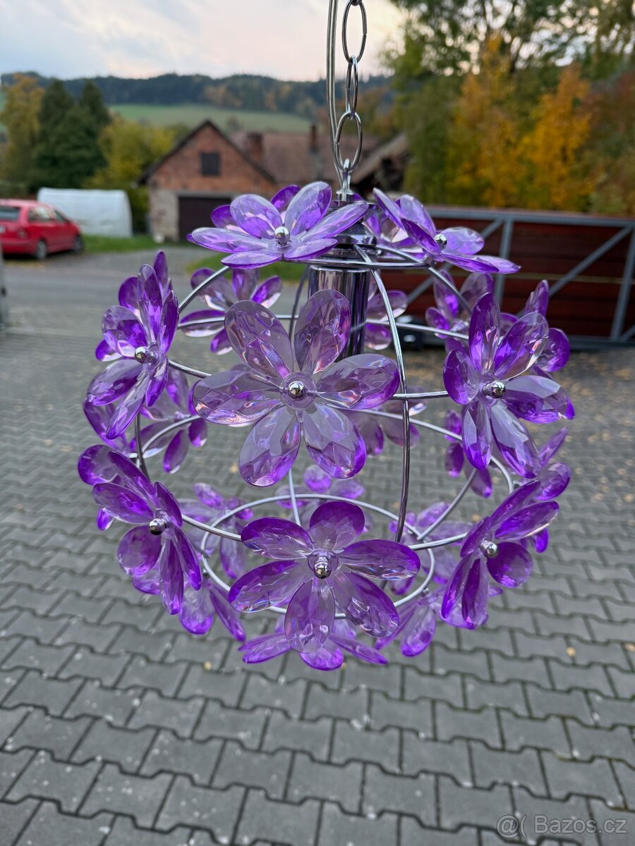 Krásný lustr do pokojíčku pro holky - Fialové květiny