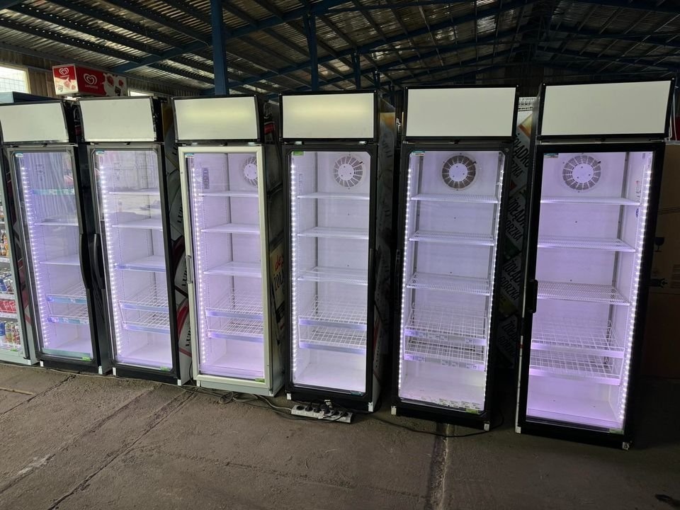 Prosklená chladicí lednice