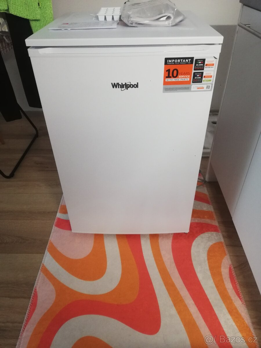 Nová malá lednice s mrazící přihrádkou Whirlpool