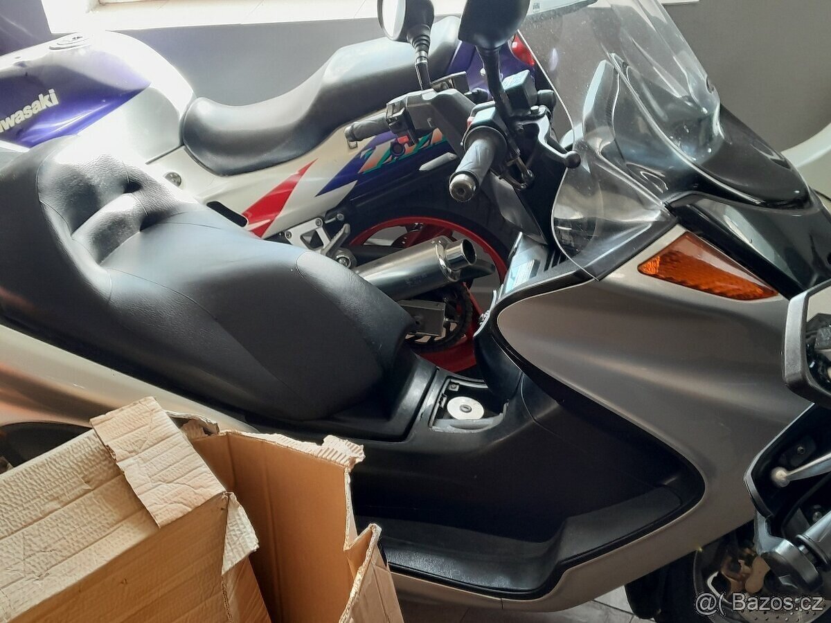 Yamaha Majesty 250 2002, rozprodám po dílech