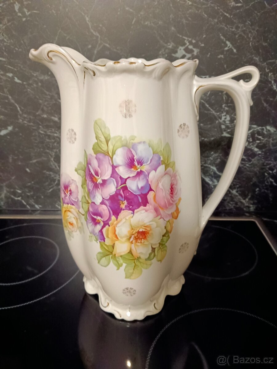 Porcelánový velký džbán
