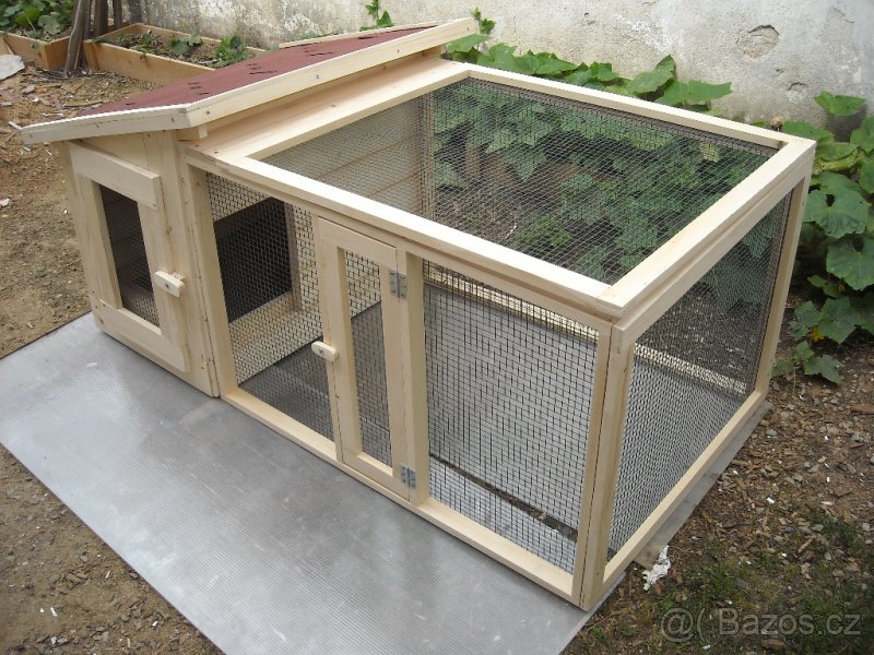 Domeček na křepelky, kuřata s voliérou