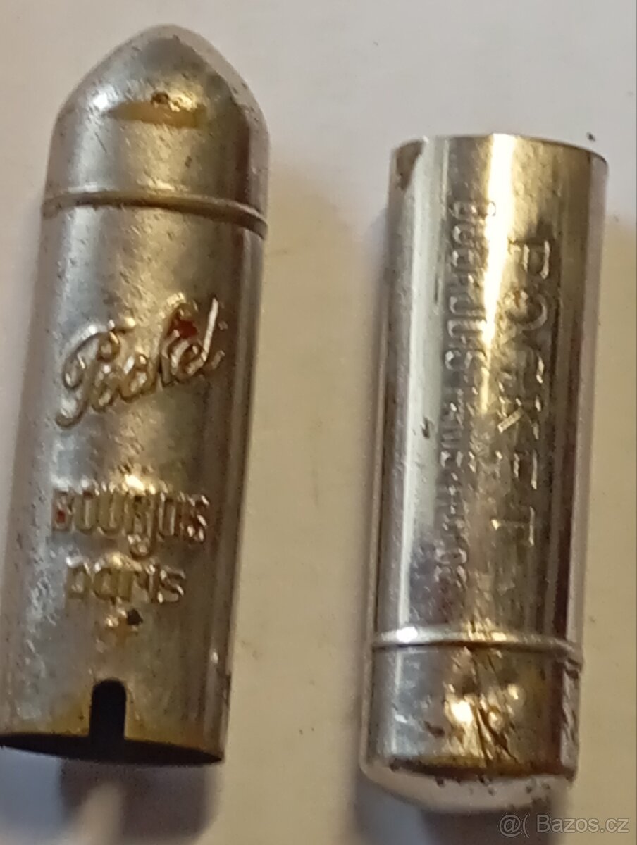 Kříže, madonky, sv. obrázky a staré modlitební knížky