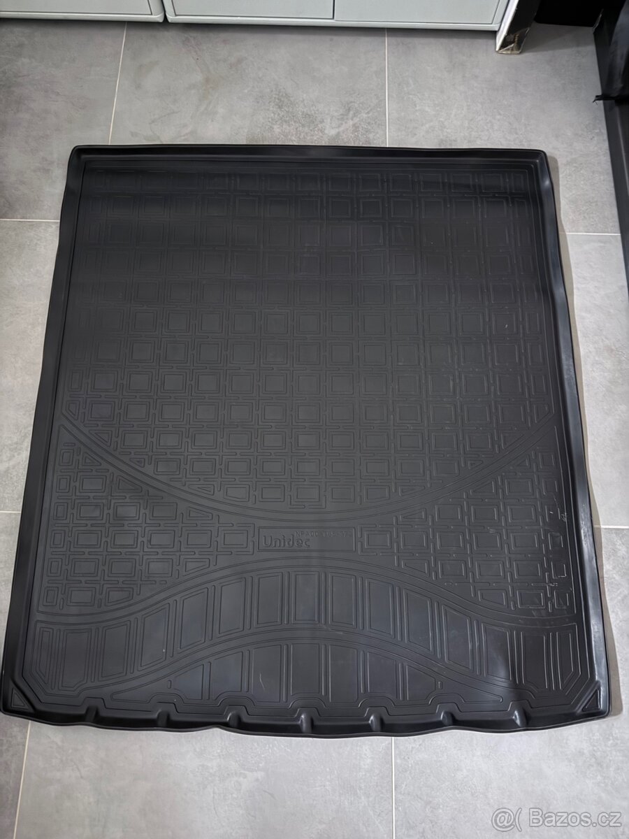 Gumová vana do kufru VW Passat B8