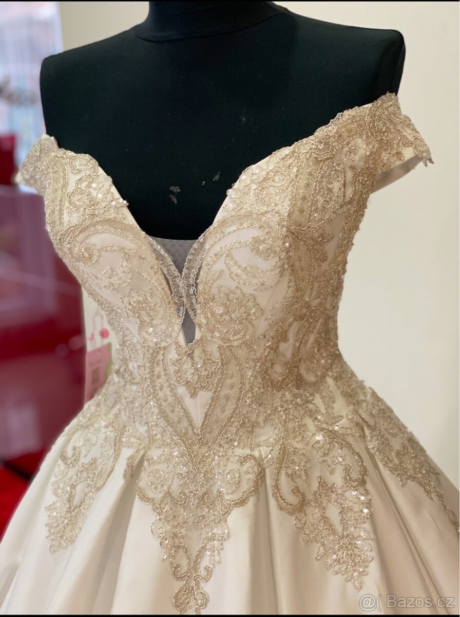 Svatební šaty nove z vlečkou S-M