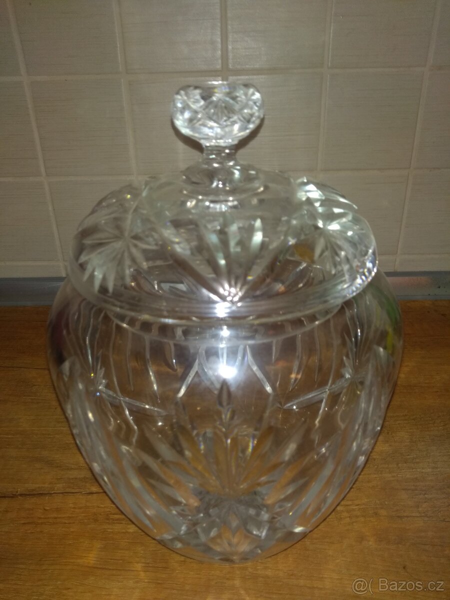 Broušená skleněná nádoba BOWLE