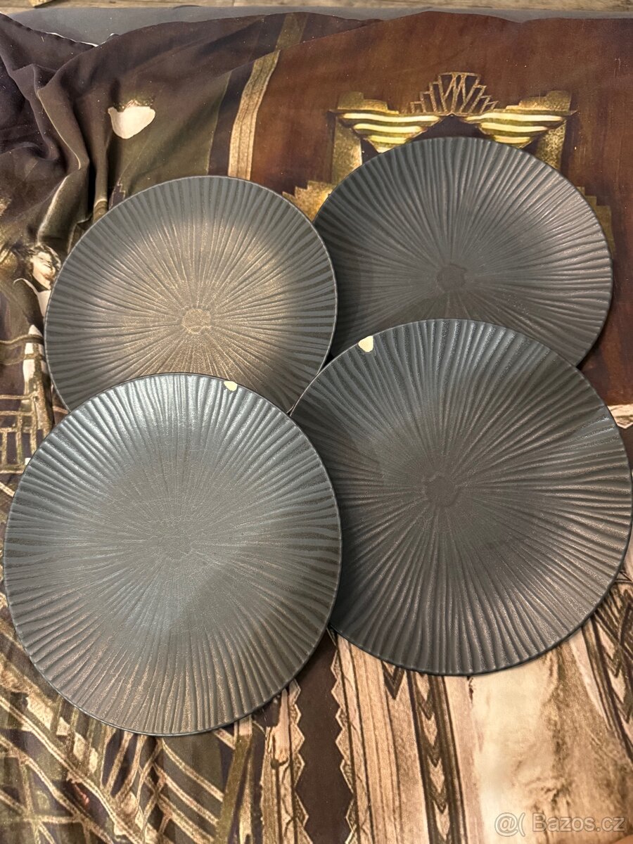 Sada keramickeho nadobi