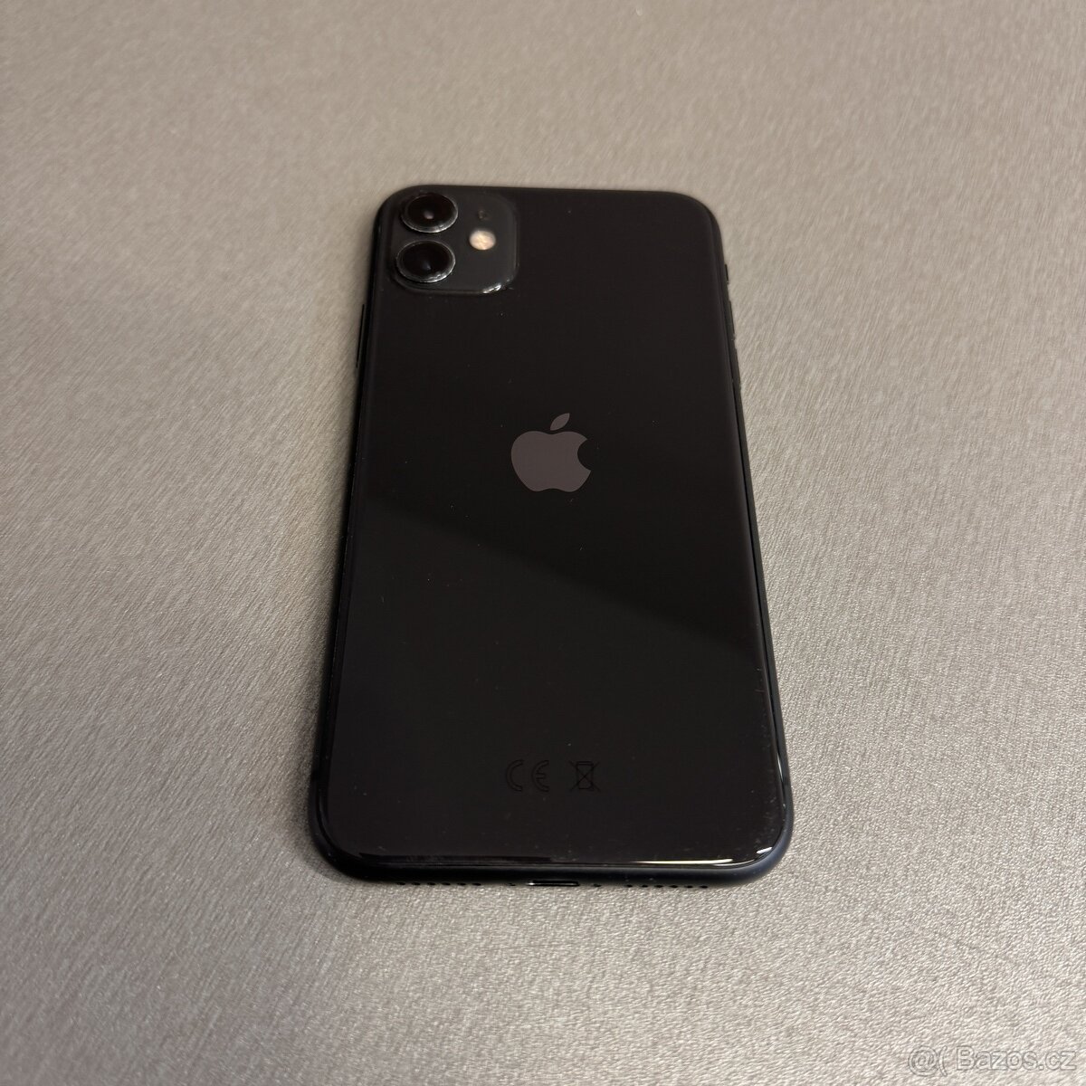 iPhone 11 64GB black, pěkný stav, 12 měsíců záruka