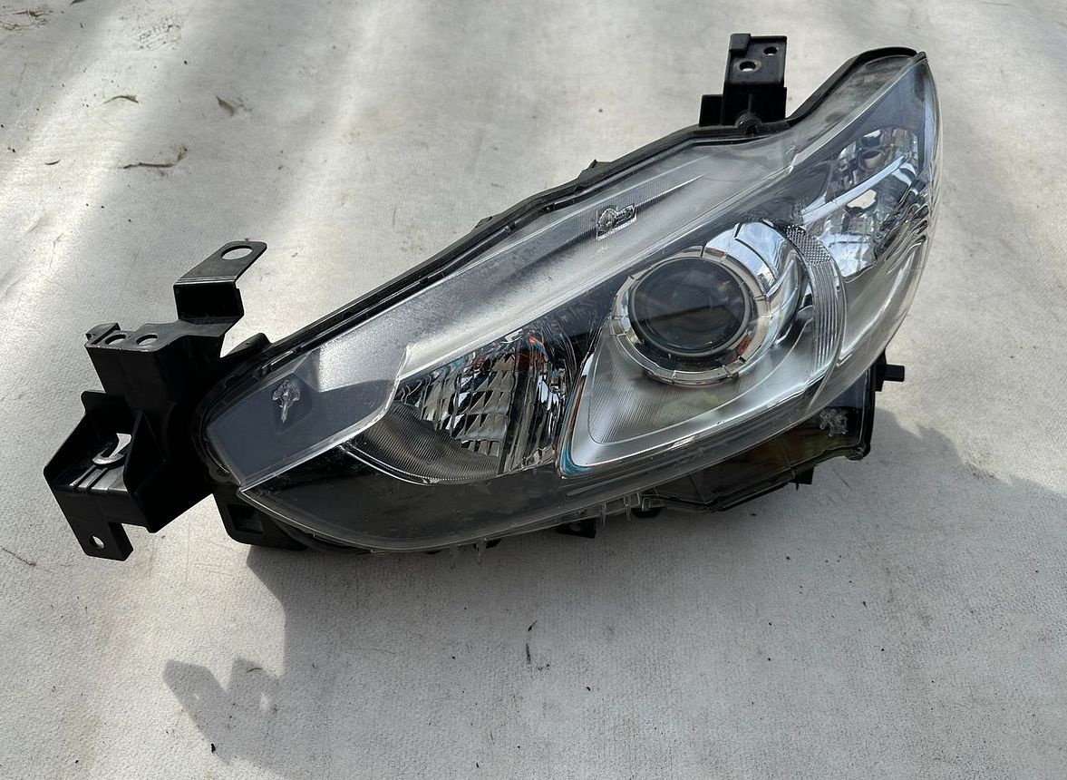 Mazda 3 BM, levé přední světlo