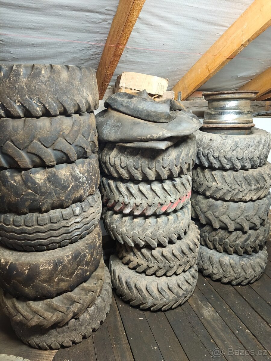 Pneu 10.0/75-15.3