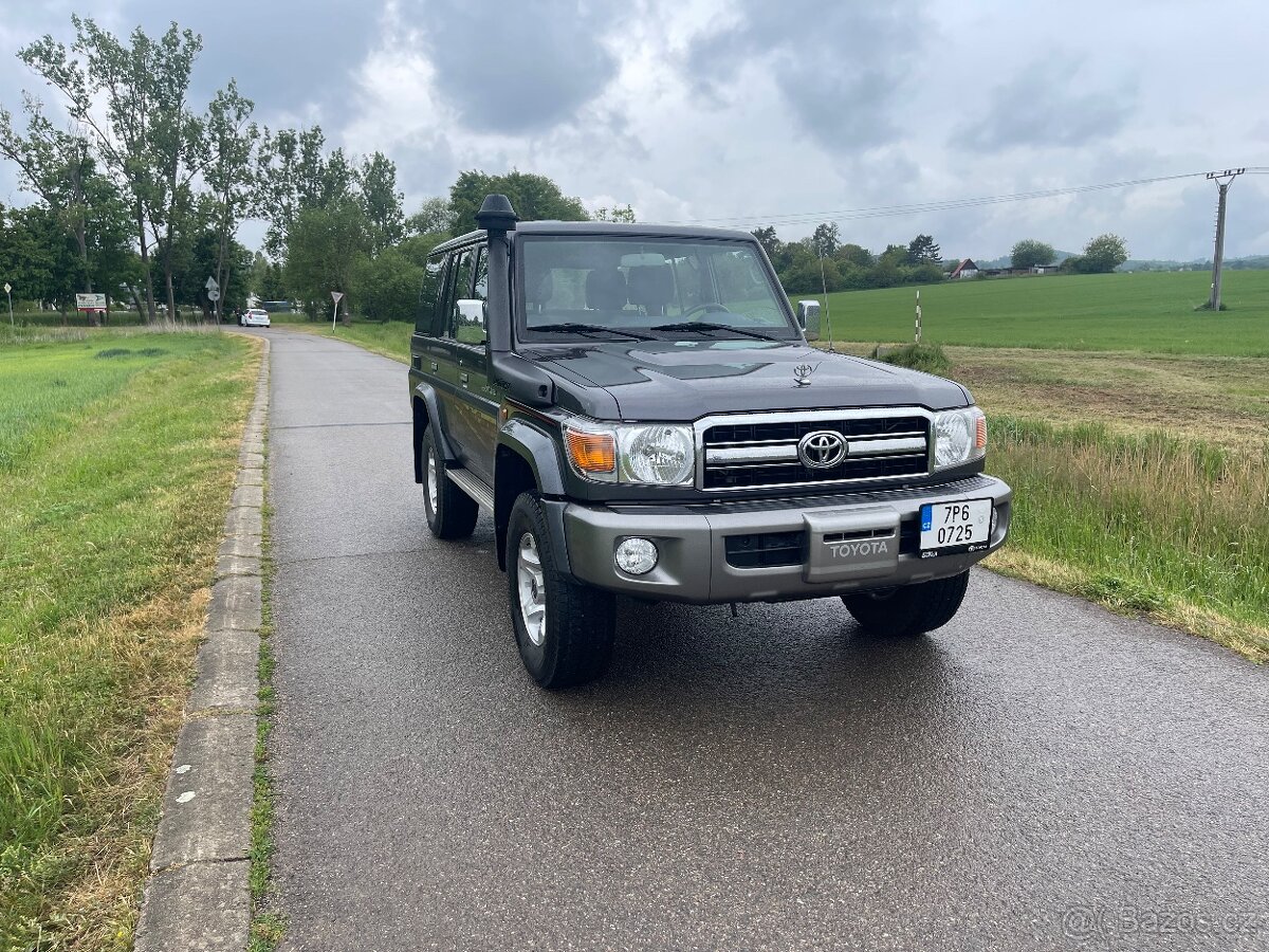 Toyota Land Cruiser GRJ 76