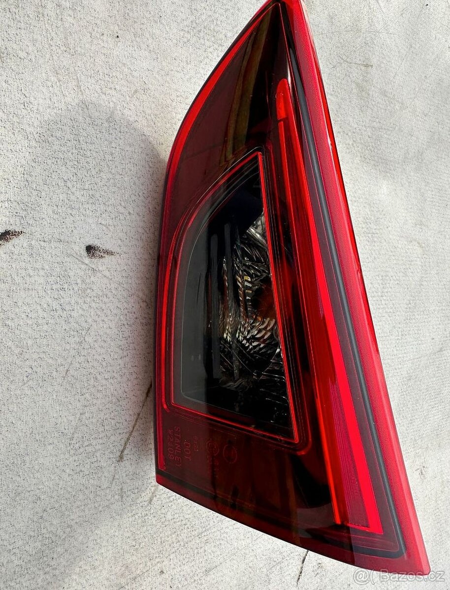 Mazda CX3, pravé zadní světlo, kuft
