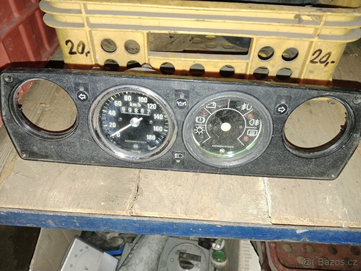 Budíky Škoda 120