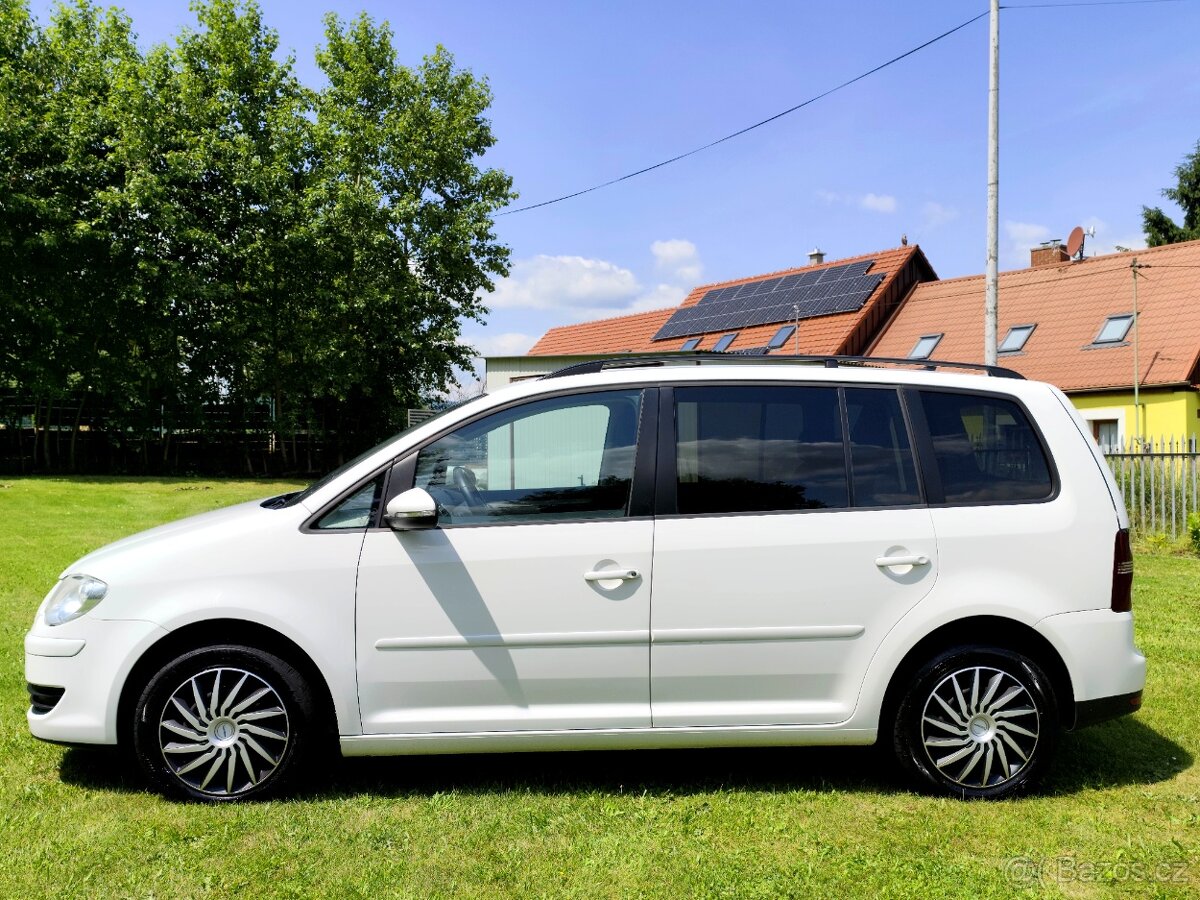 Volkswagen Touran 1.4TSi 2010 zánovní STK - levně