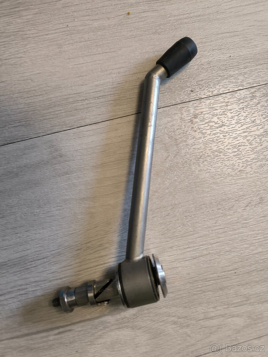 Stojánek Kostka Comfort - na koloběžku