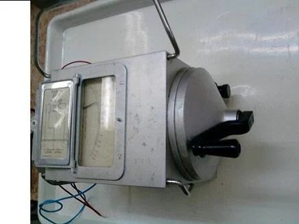 Měřící přístroj tester Megger retro starožitnost.Retro