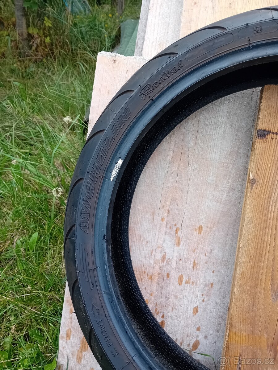 Přední pneu Michelin 120/70 ZR 17